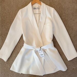 NEW WITH TAGS 
ZARA White Belted Blazer Size M